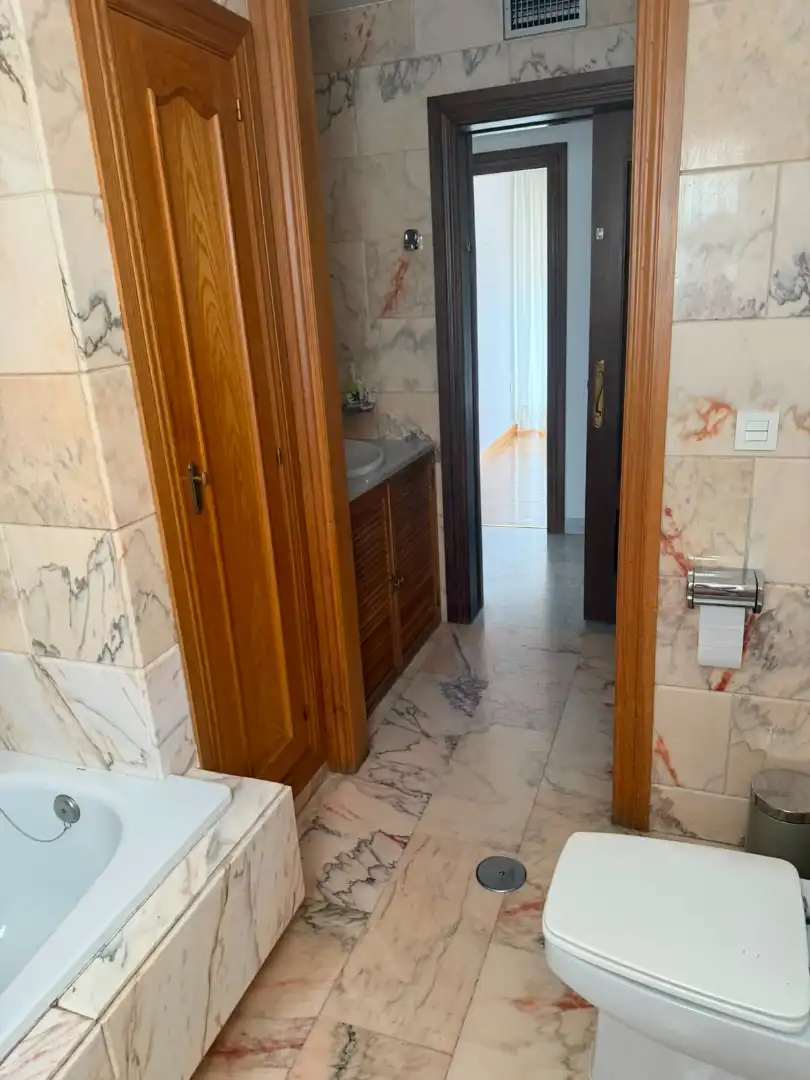 Bany de Àtic de lloguer en Granada amb Terrassa, Forn i Rentadora