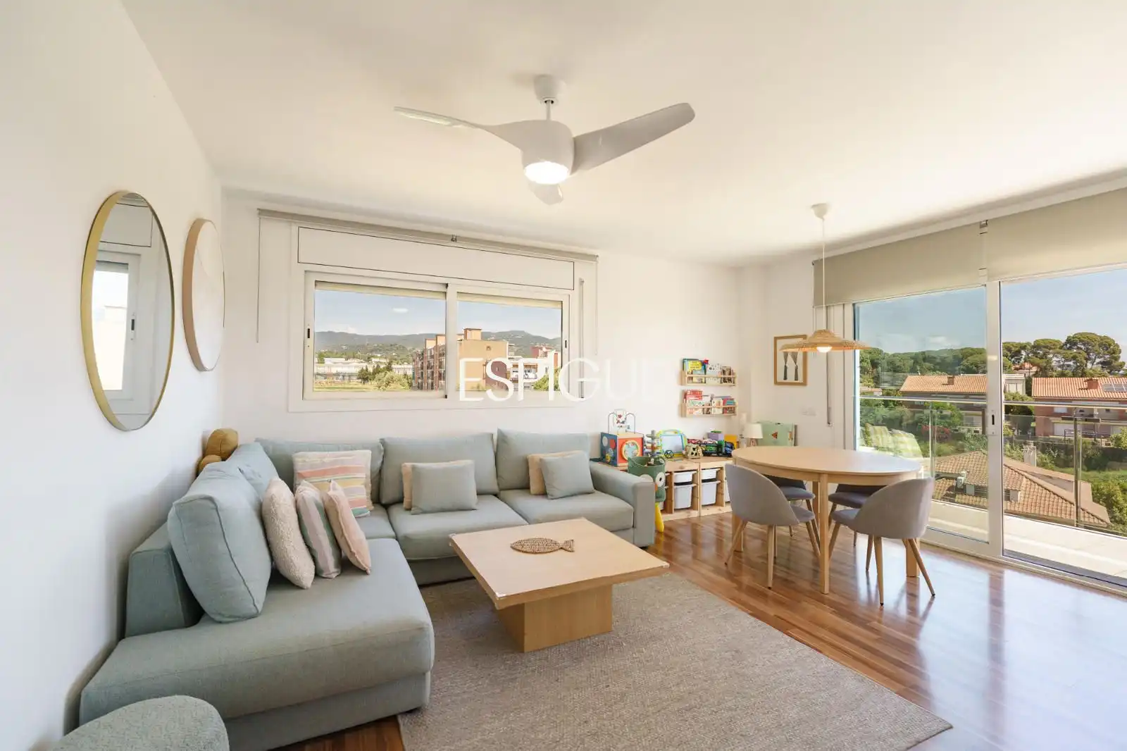 Living room of Flat for sale in Sant Andreu de Llavaneres  with Air Conditioner, Heating and Parquet flooring