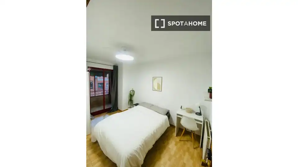 Bedroom of Flat for rent in Madrid  with Air Conditioner, Heating and Furnished