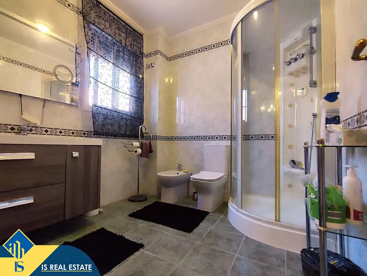 Chalet con piscina en venta en Los Balcones - Los Altos, imagen 37