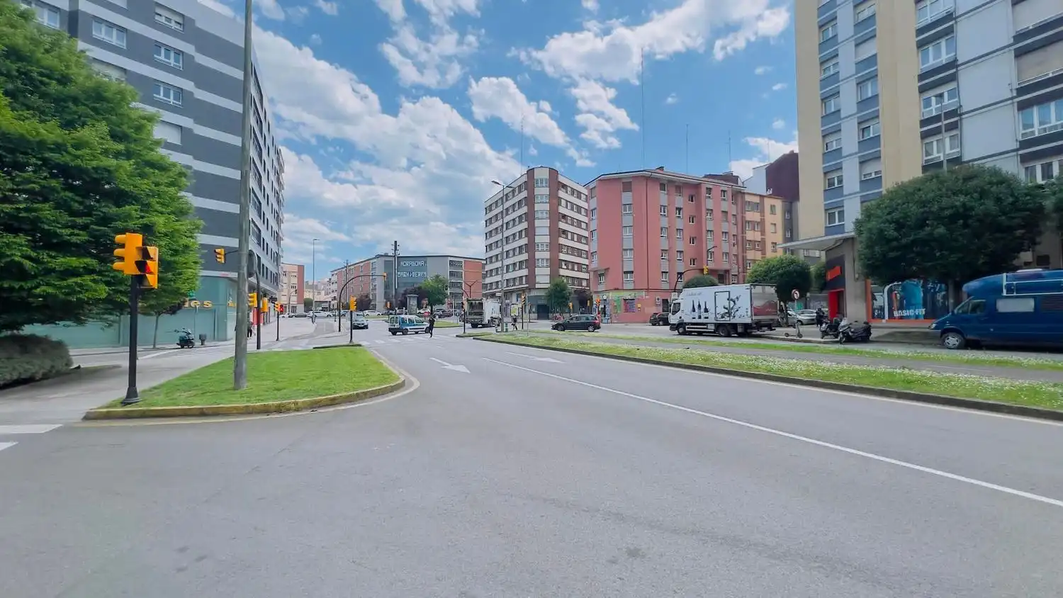 Vista exterior de Pis en venda en Gijón  amb Piscina
