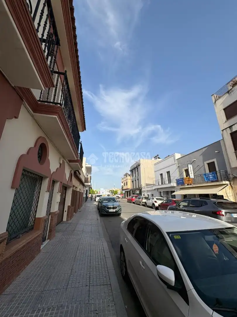 Vista exterior de Piso en venta en La Rinconada con Aire acondicionado, Calefacción y Terraza