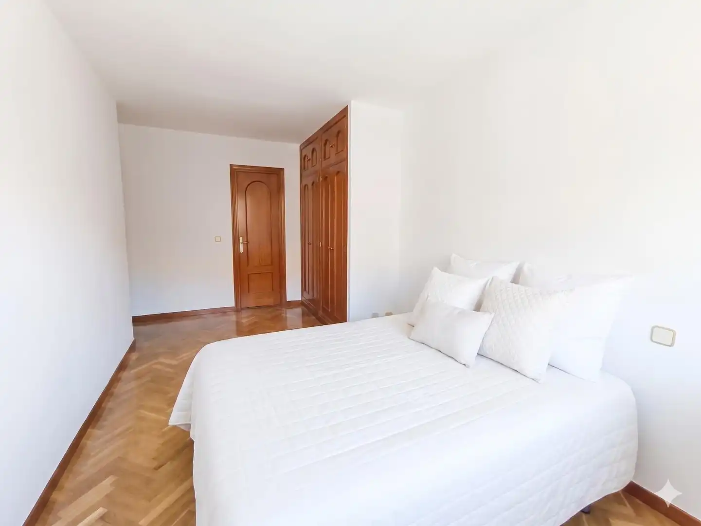 Habitación de Piso de alquiler en Pozuelo de Alarcón con Calefacción, Jardín privado y Terraza