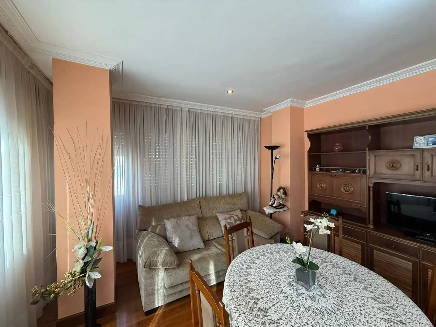 Sala de estar de Piso en venta en Castro-Urdiales con Calefacción