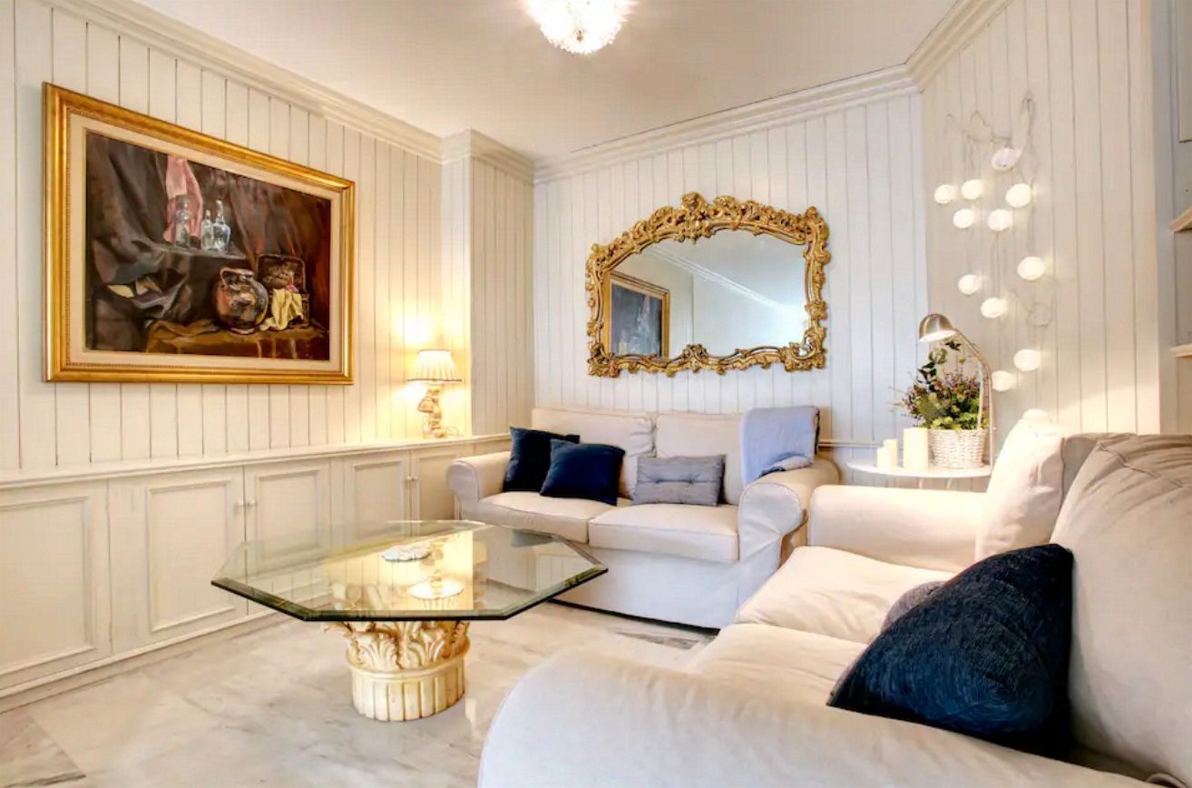 Living room of Apartment to rent in Marbella  with Air Conditioner, Heating and Parquet flooring