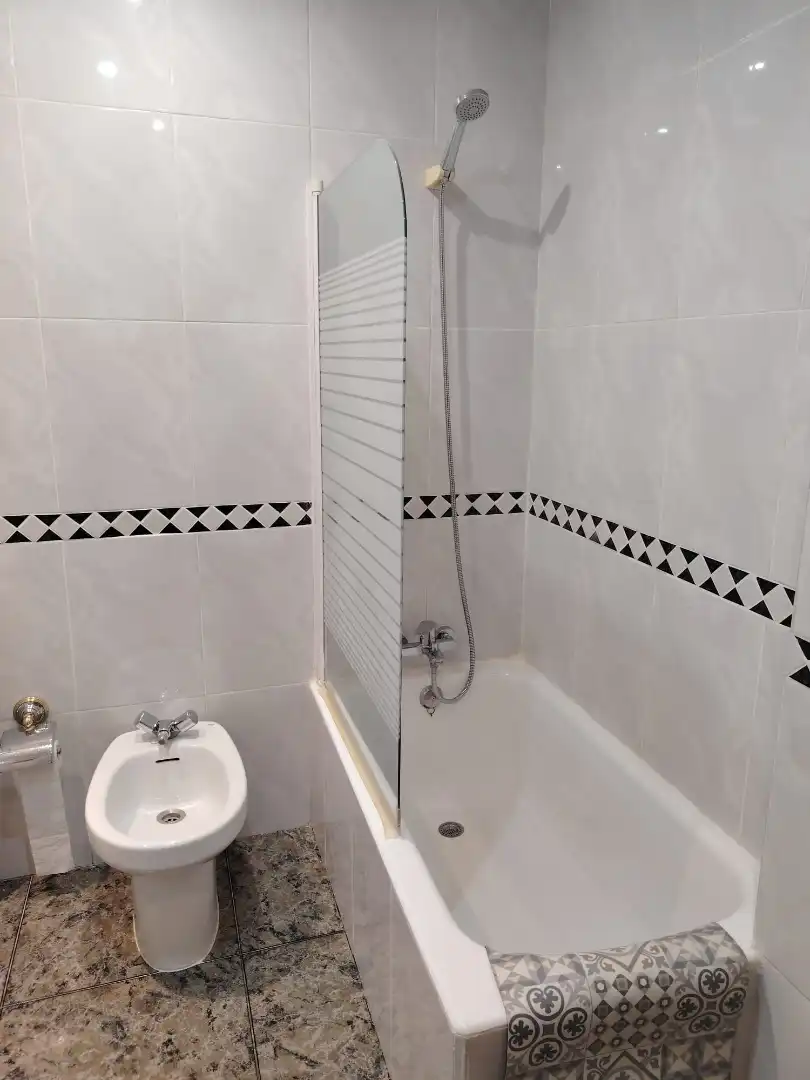 Baño de Piso de alquiler en Zaragoza con Calefacción y Amueblado