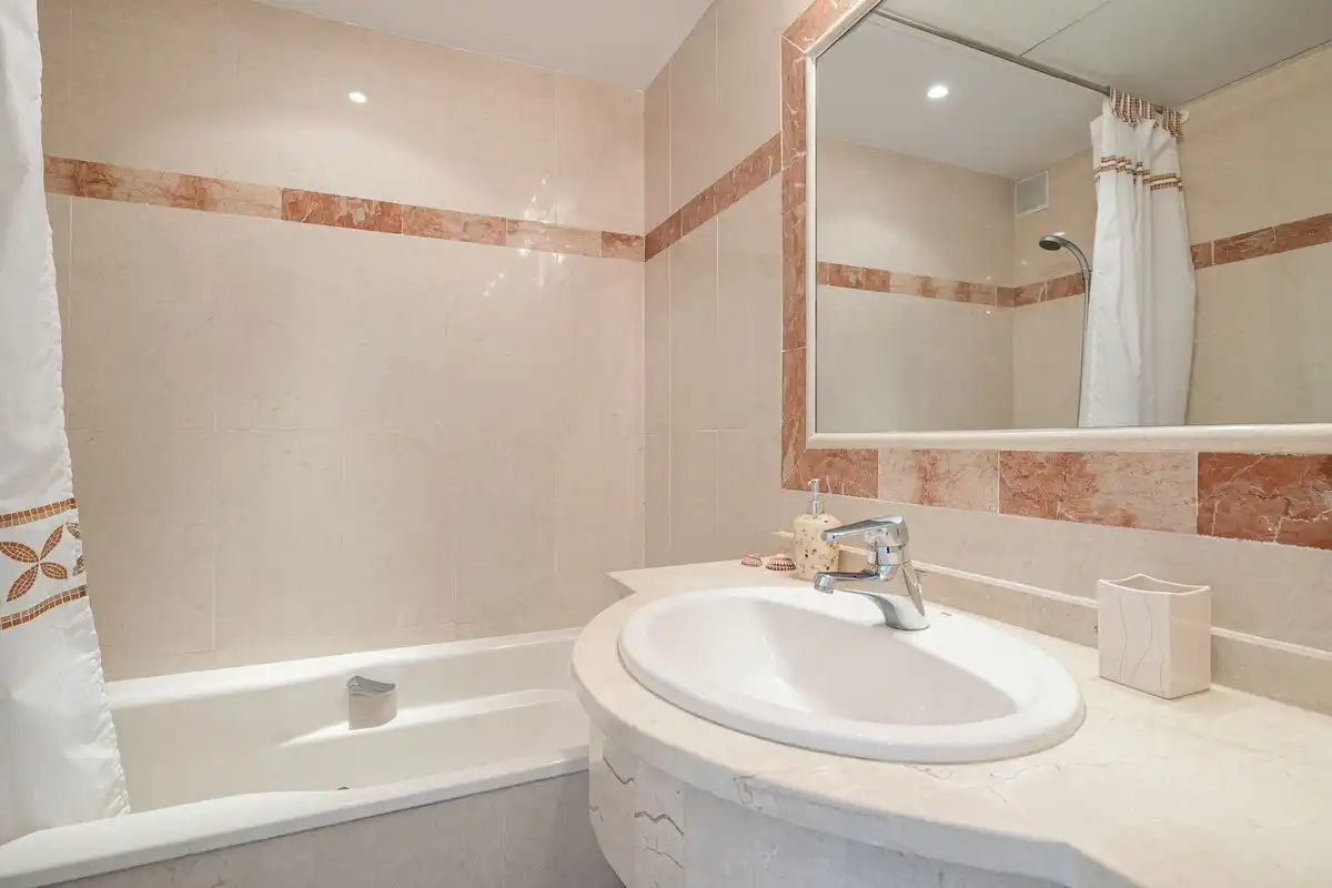 Bathroom of Duplexes for sale in Benahavís  with Air Conditioner, Heating and Terrace