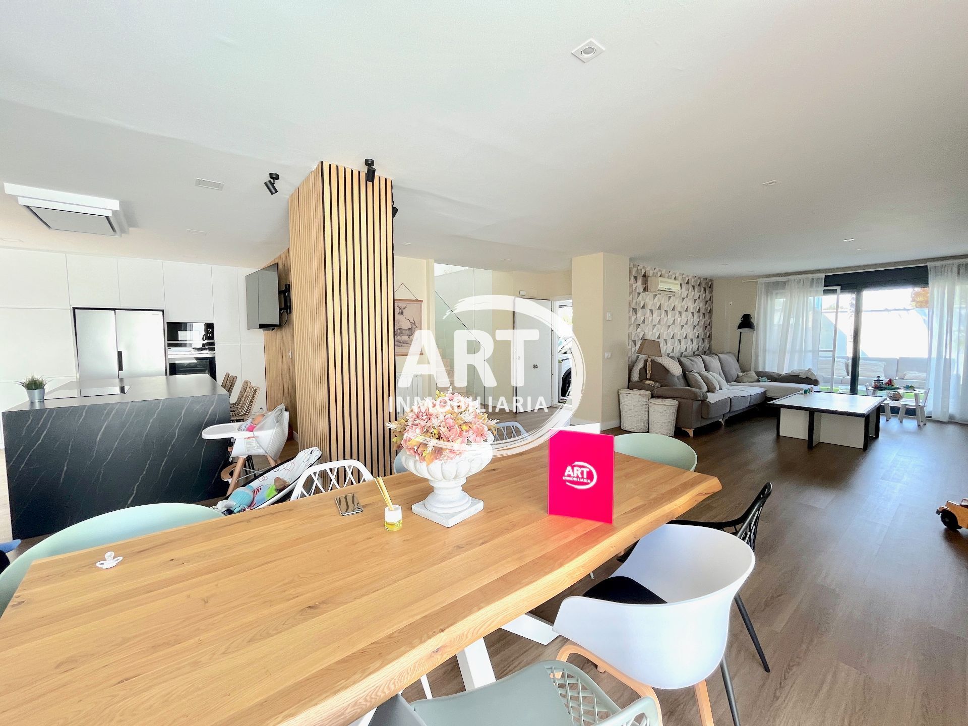 Sala d'estar de Casa adosada en venda en La Pobla de Vallbona amb Aire condicionat, Calefacció i Terrassa