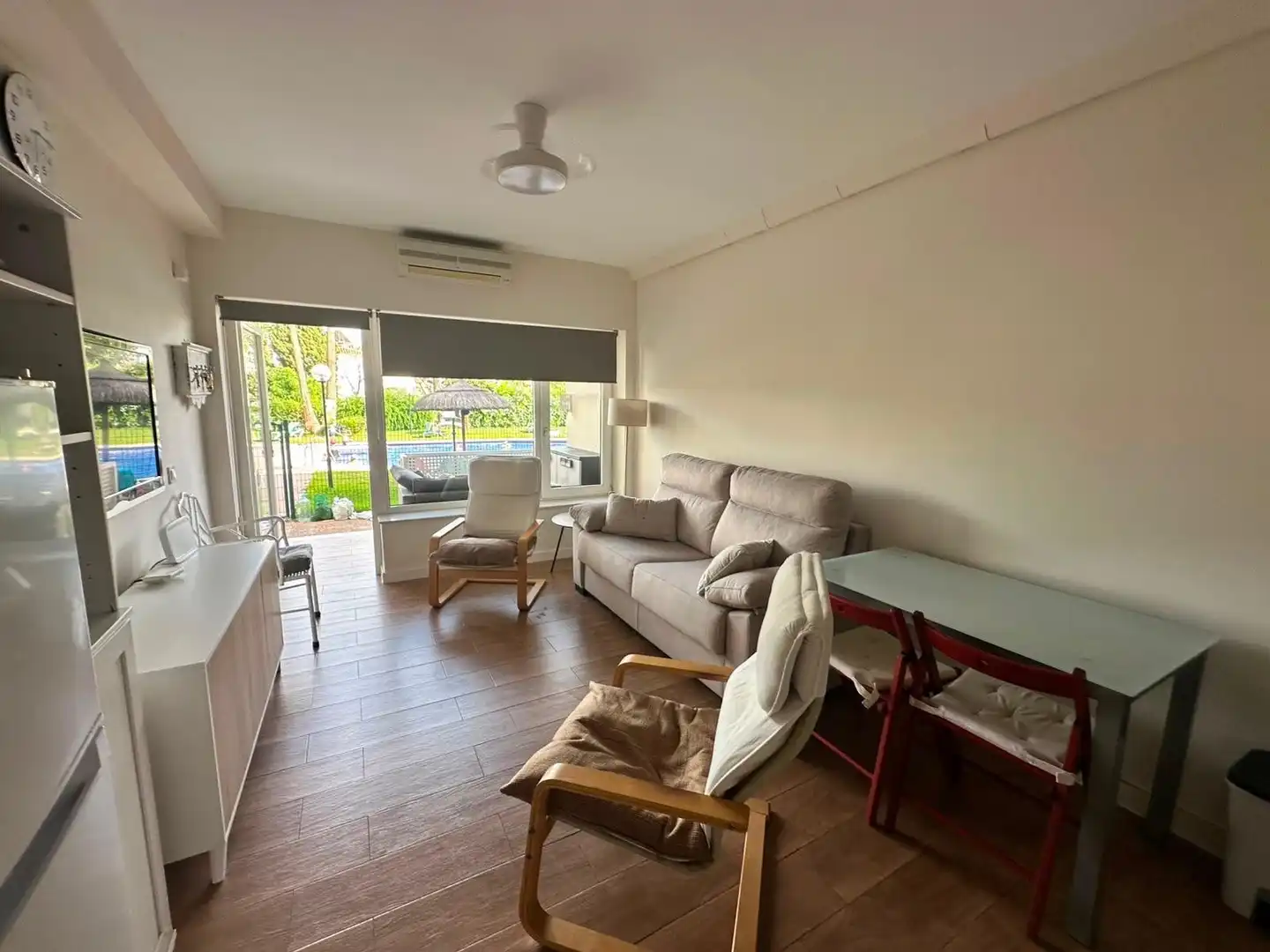 Sala de estar de Estudio de alquiler en Torremolinos con Aire acondicionado, Jardín privado y Terraza