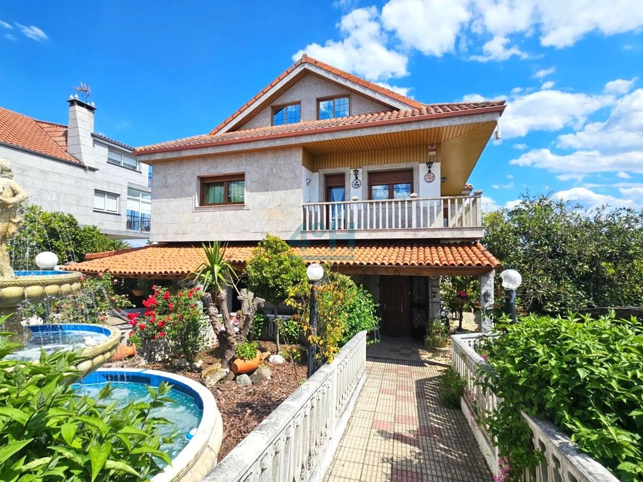 Vista exterior de Casa o xalet en venda en Barbadás amb Calefacció, Jardí privat i Terrassa