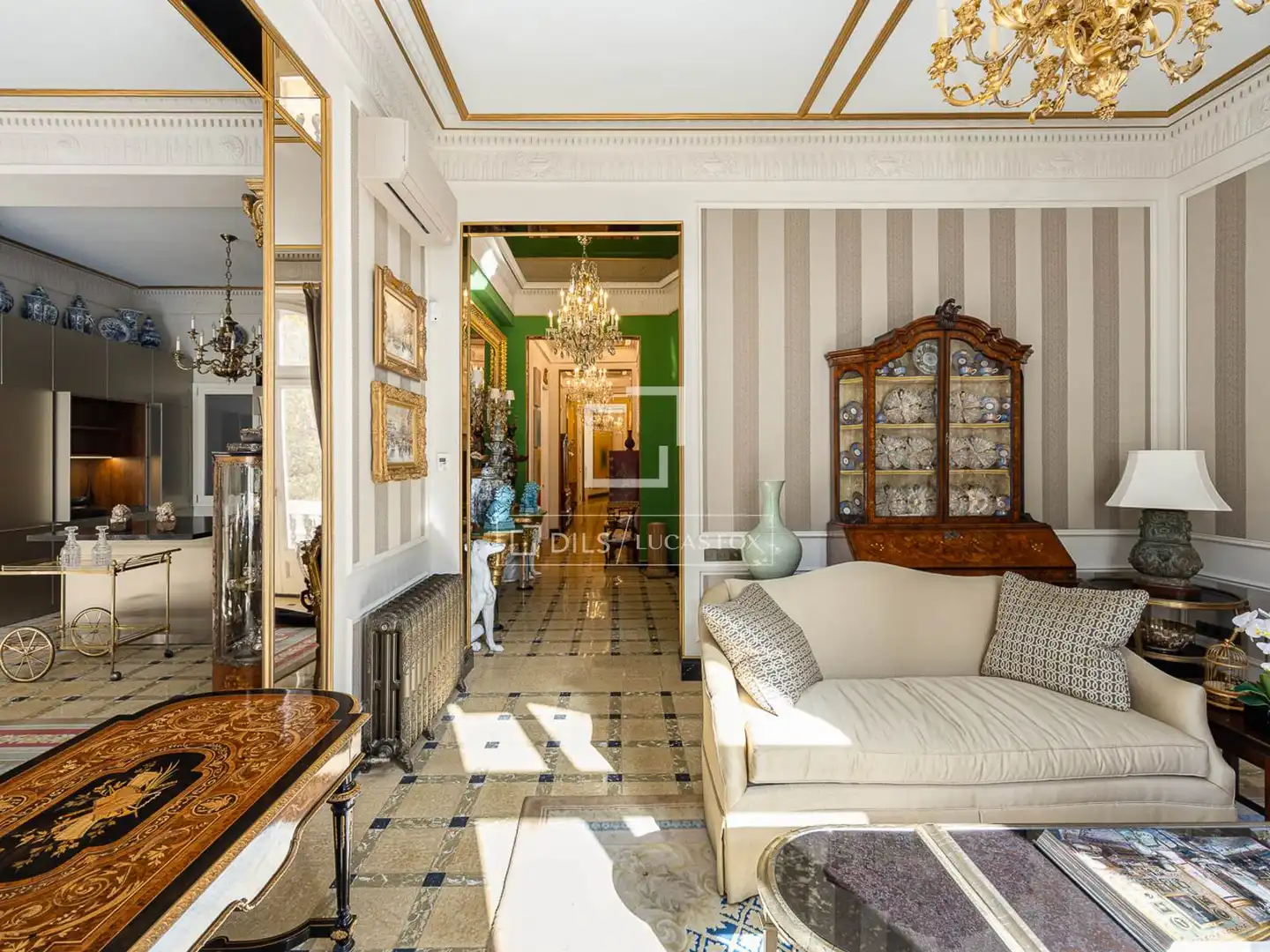 Flat for sale in Barcelona  with Air Conditioner, Heating and Furnished