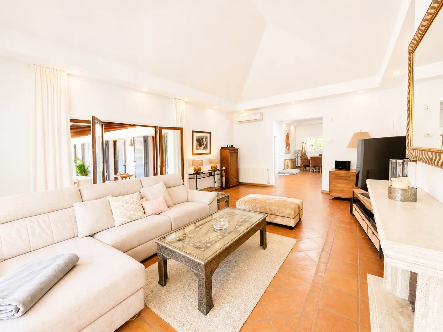 Sala d'estar de Casa o xalet en venda en Sotogrande amb Aire condicionat, Jardí privat i Terrassa