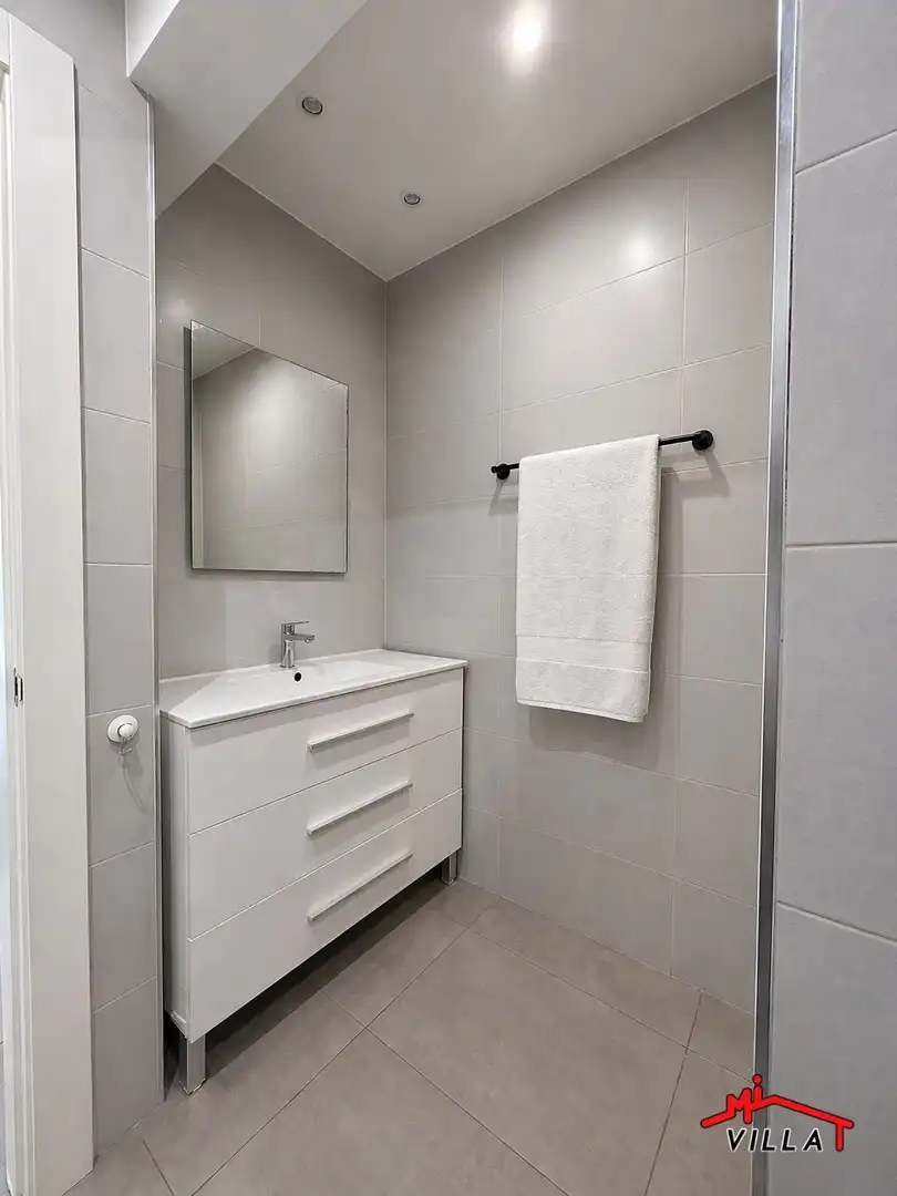 Baño de Piso en venta en Laredo con Calefacción y Terraza