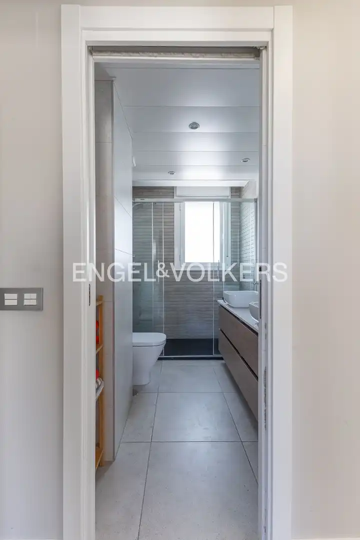 Bathroom of Duplexes for sale in Madrid  with Air Conditioner, Heating and Private garden