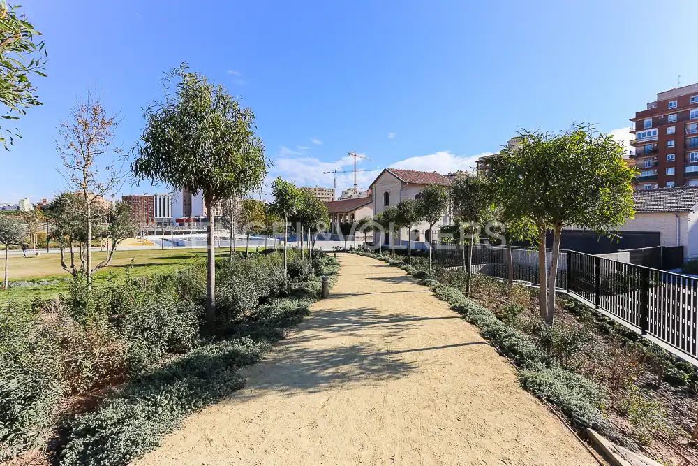 Außenansicht von Wohnung zum Verkauf in Valencia mit Klimaanlage, Heizung und Parkett