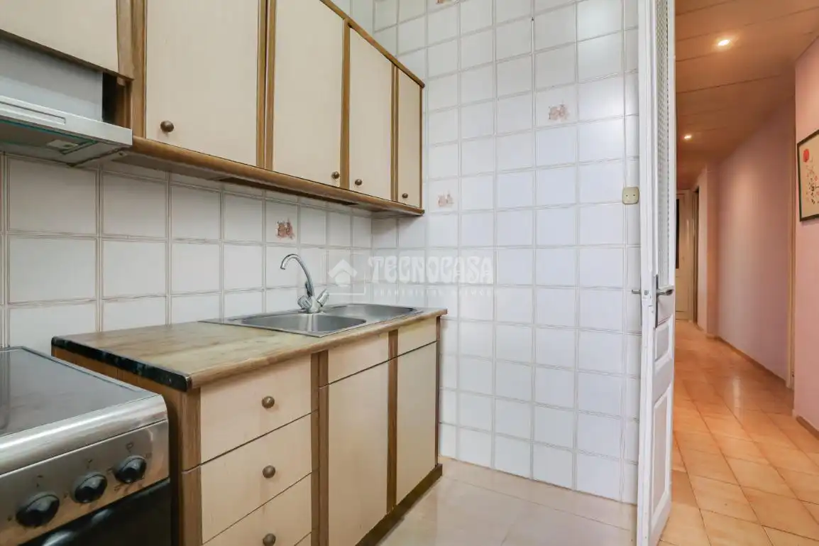 Cocina de Piso en venta en Barcelona con Balcón