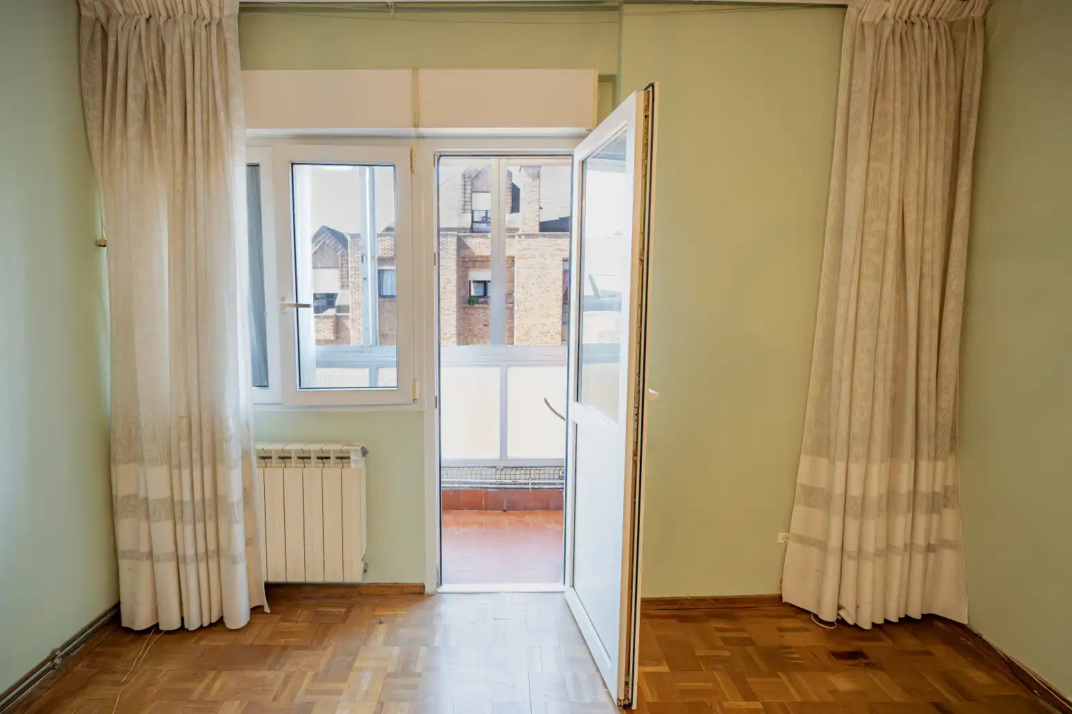 Habitación de Piso en venta en Oviedo  con Calefacción, Parquet y Trastero