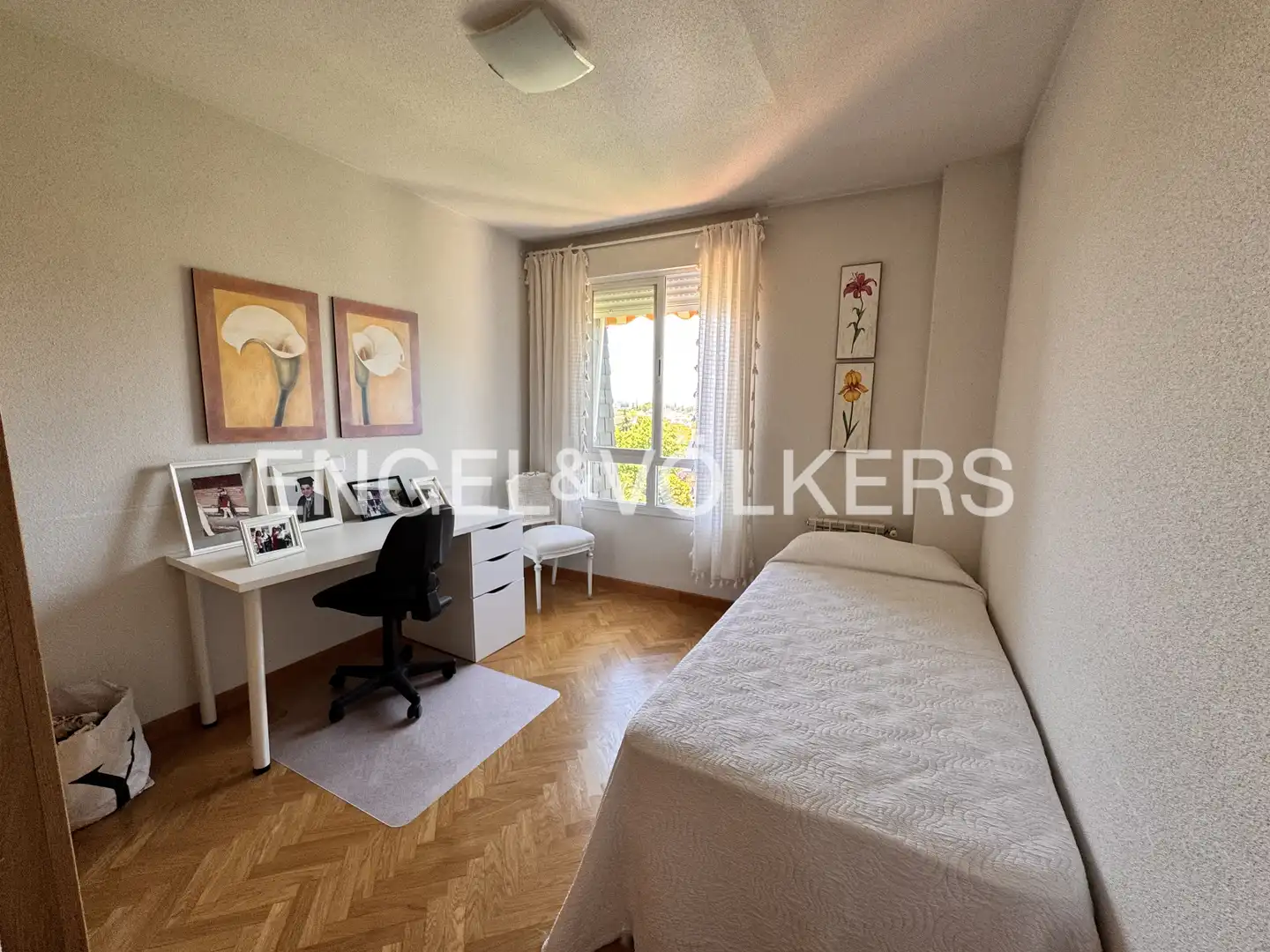 Habitación de Ático de alquiler en Majadahonda con Aire acondicionado, Calefacción y Jardín privado