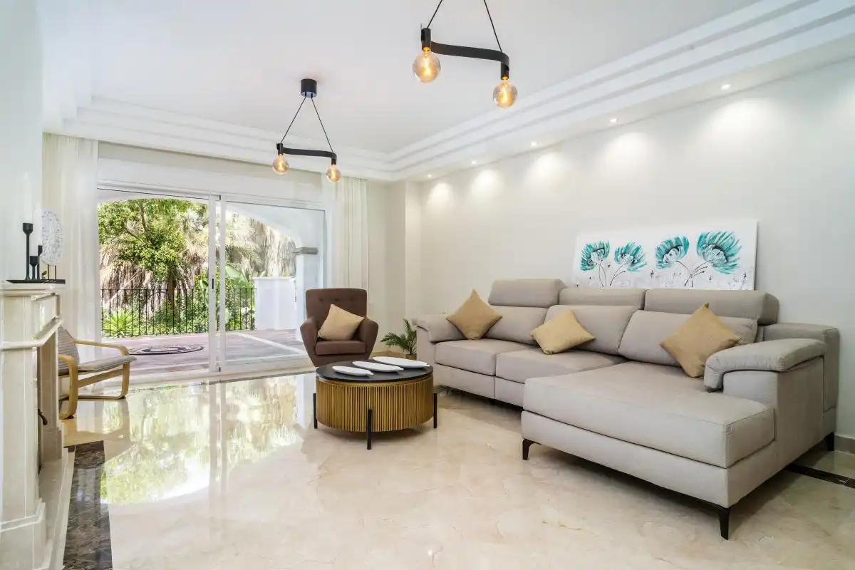 Living room of Flat for sale in Marbella  with Air Conditioner, Heating and Private garden