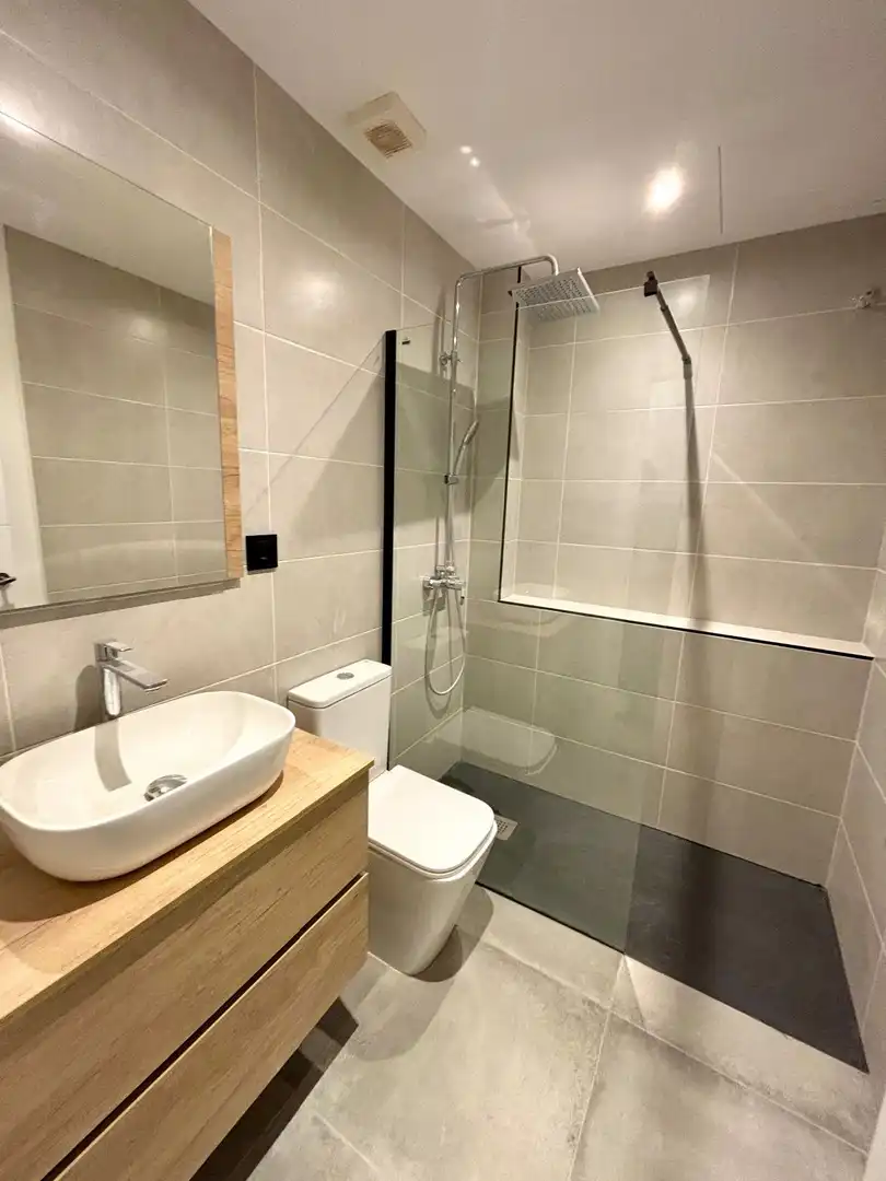 Baño de Piso en venta en Barcelona con Aire acondicionado, Terraza y Alarma