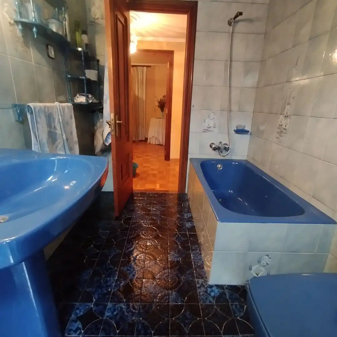 Bany de Casa o xalet en venda en Villaviciosa amb Calefacció, Terrassa i Traster