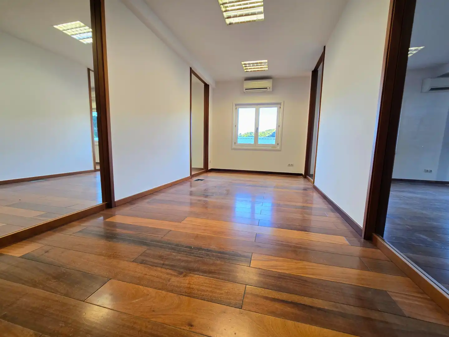 Office for rent in Aiguafreda  with Air Conditioner, Heating and Internet