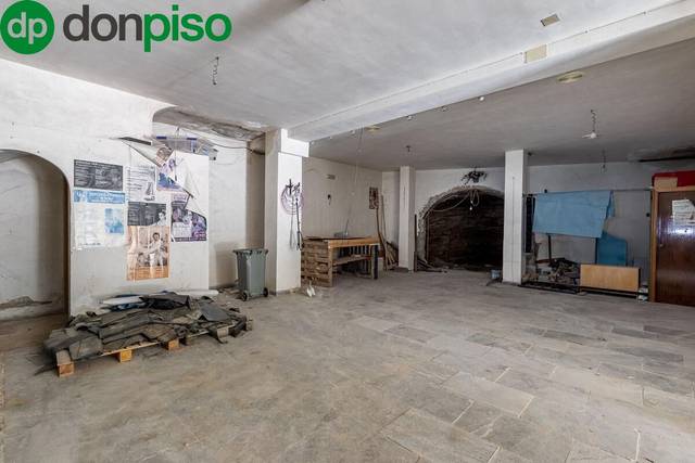 Local comercial en Venta en Calle del Maestro Noguerol, 104 en Barrio de la Vega