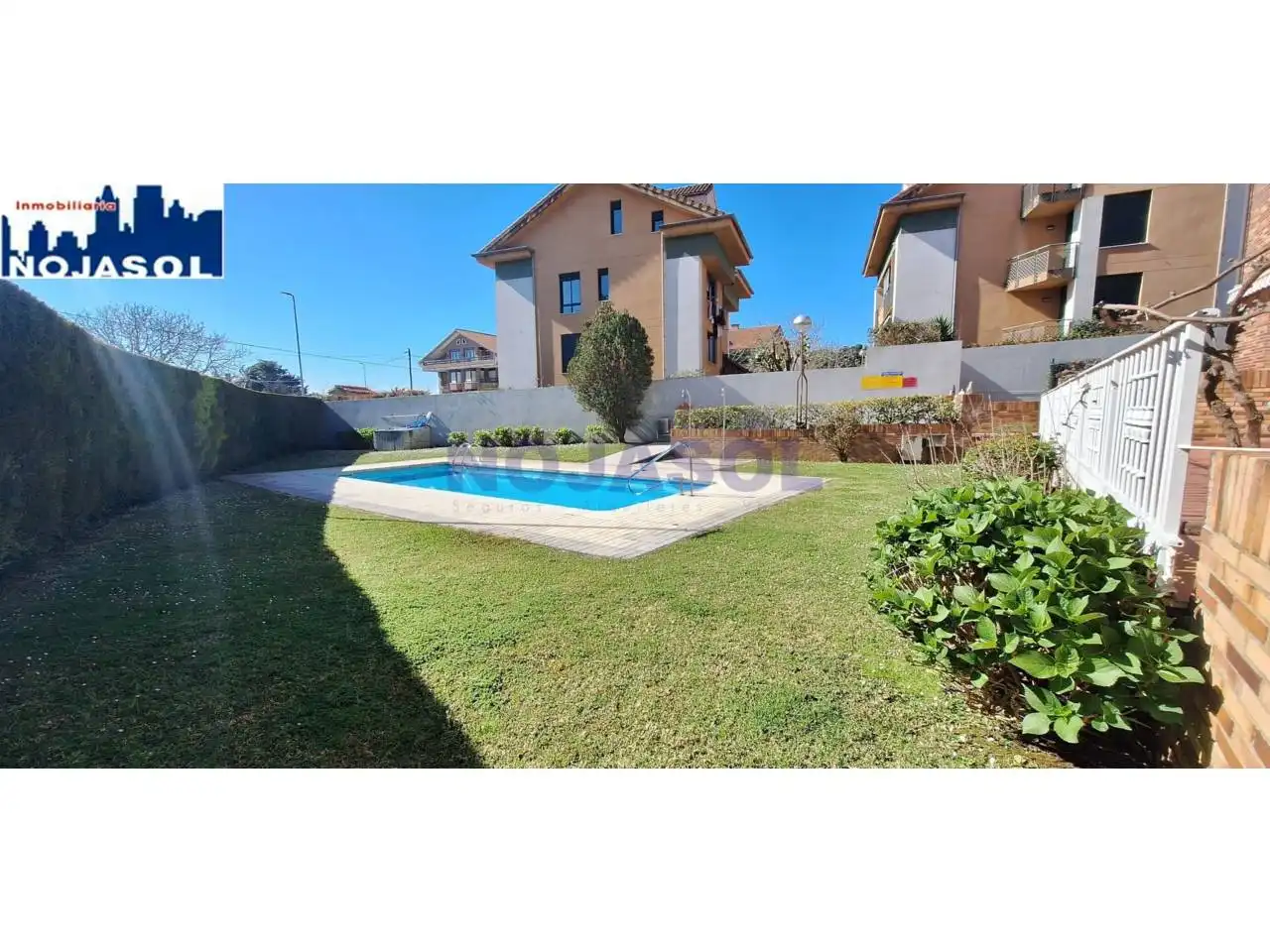Piscina de Apartament de lloguer en Noja amb Calefacció, Terrassa i Moblat