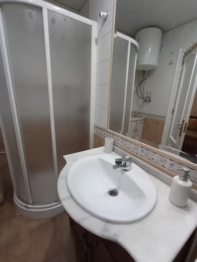 Bany de Apartament de lloguer en Málaga amb Aire condicionat, Terrassa i Moblat