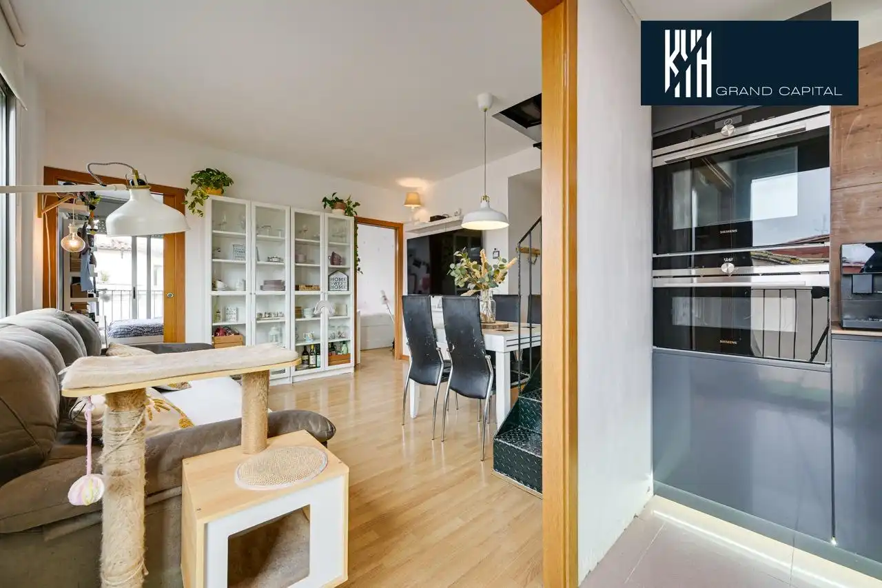Cocina de Dúplex en venta en Salt con Calefacción, Terraza y Balcón