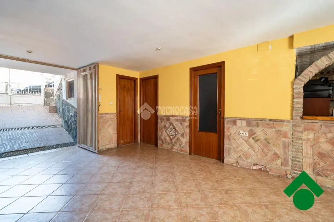 Casa adosada en venda en Pinos Puente