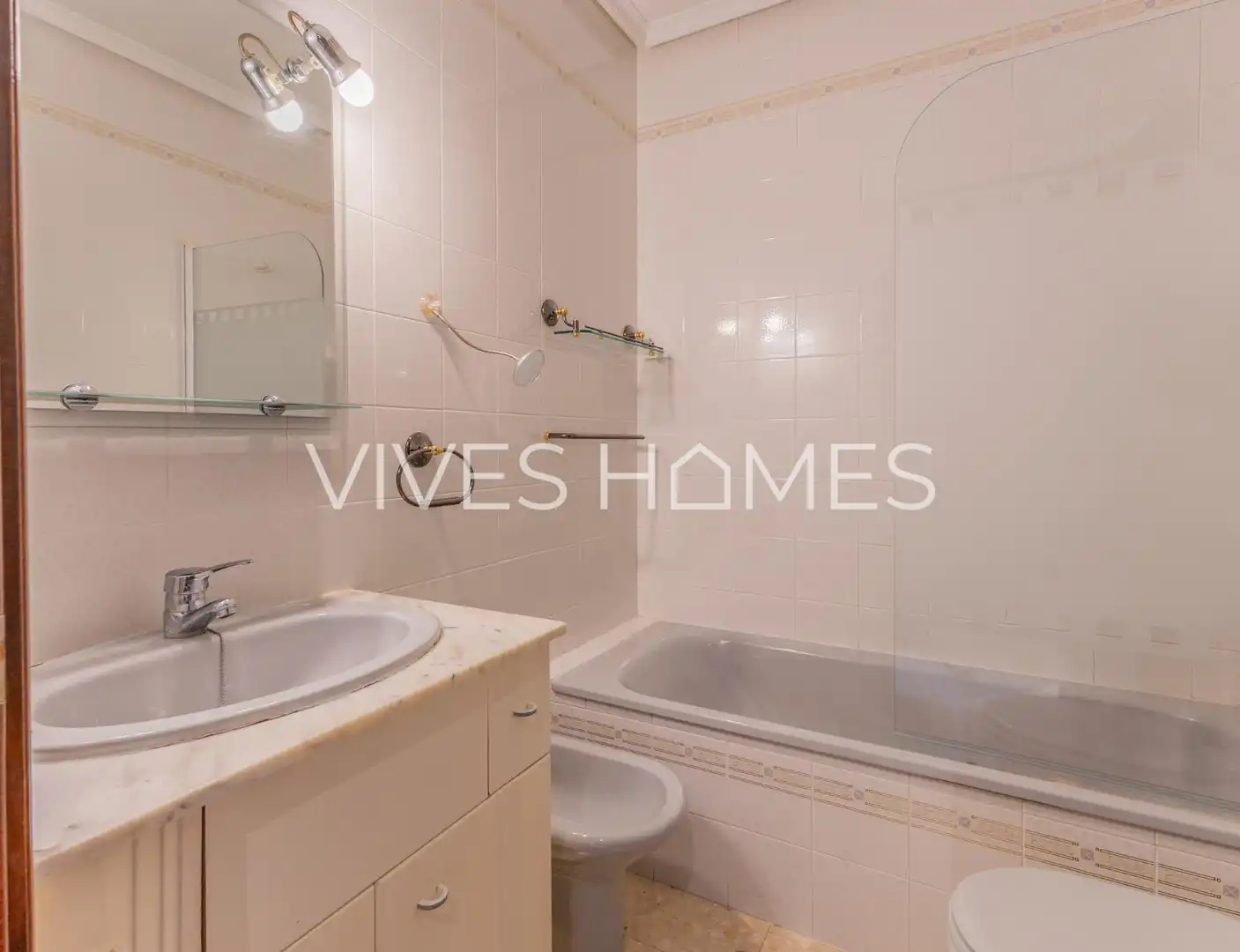 Baño de Casa adosada en venta en Arenys de Mar con Calefacción, Terraza y Trastero