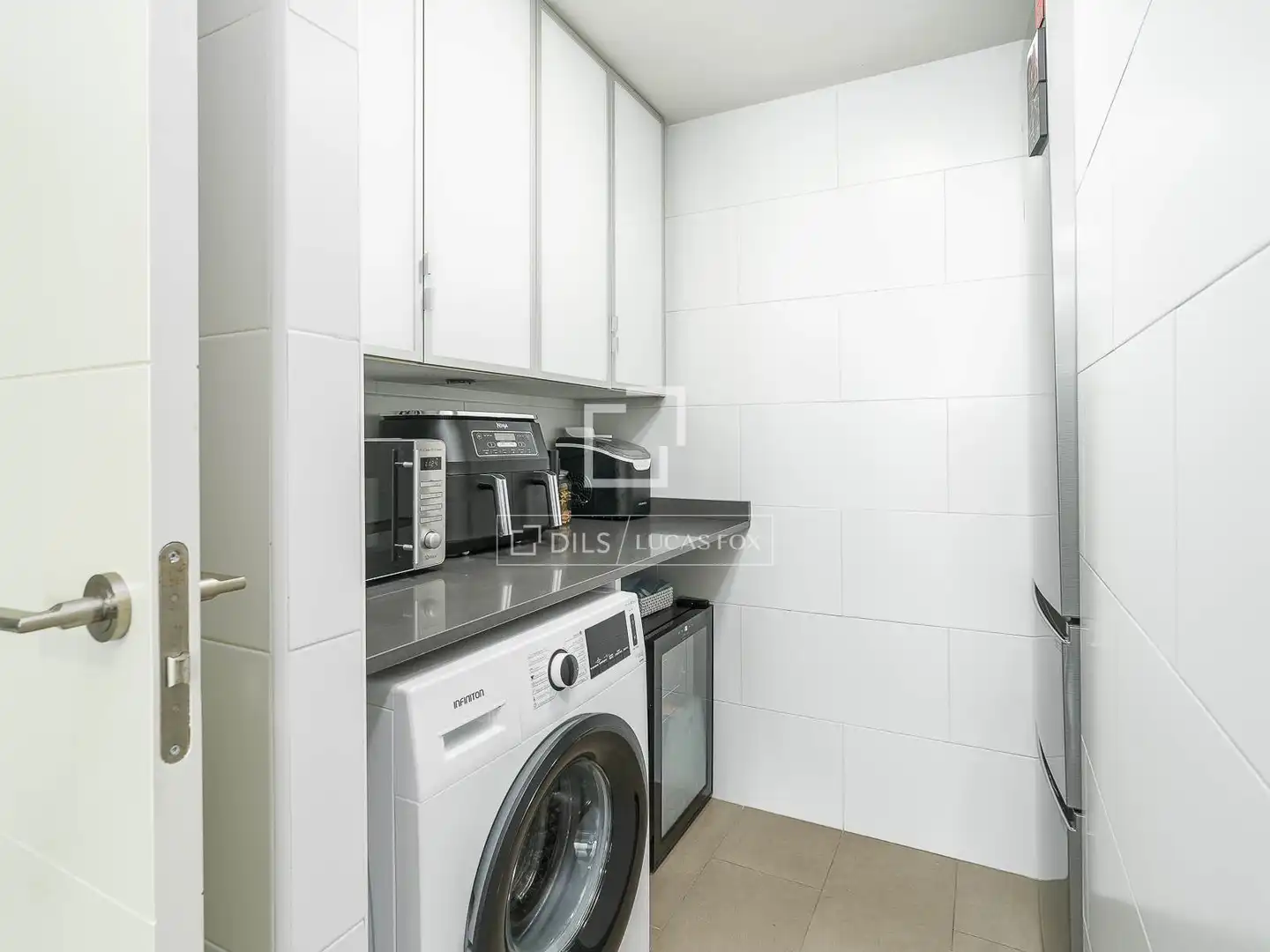 Küche von Wohnung zum Verkauf in Barcelona mit Klimaanlage und Balkon