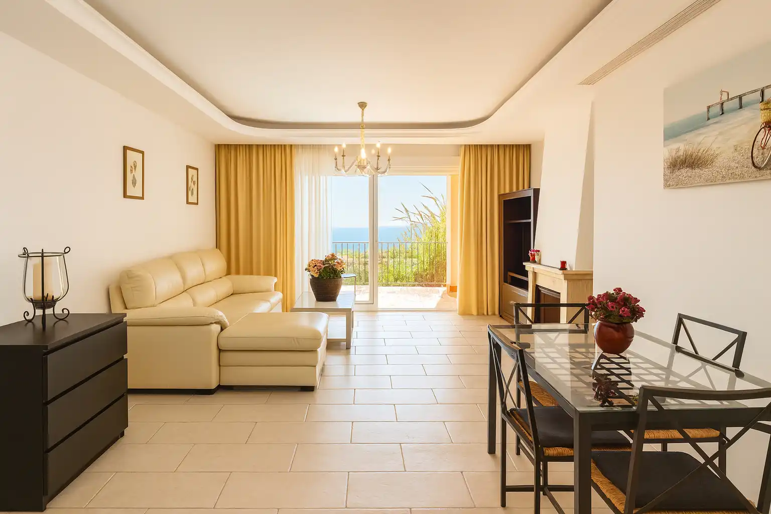 Sala de estar de Apartamento en venta en Benahavís con Aire acondicionado, Trastero y Piscina comunitaria