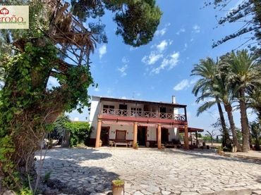 Casa amb piscina en venda a Elche ciudad