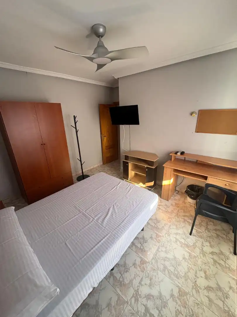 Habitación de Piso para compartir en Plasencia con Aire acondicionado, Amueblado y Balcón