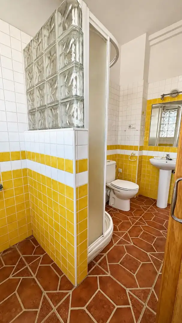 Baño de Ático en venta en Almería con Aire acondicionado, Terraza y Trastero