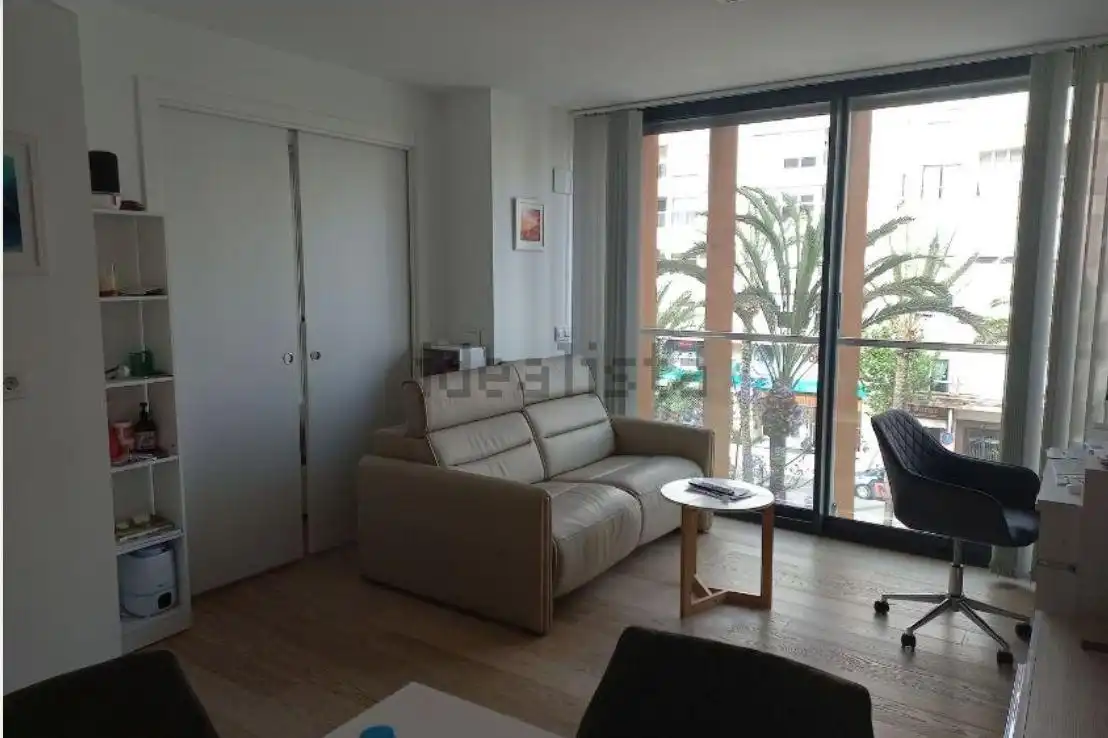 Sala de estar de Piso de alquiler en Alicante / Alacant con Aire acondicionado, Trastero y Amueblado