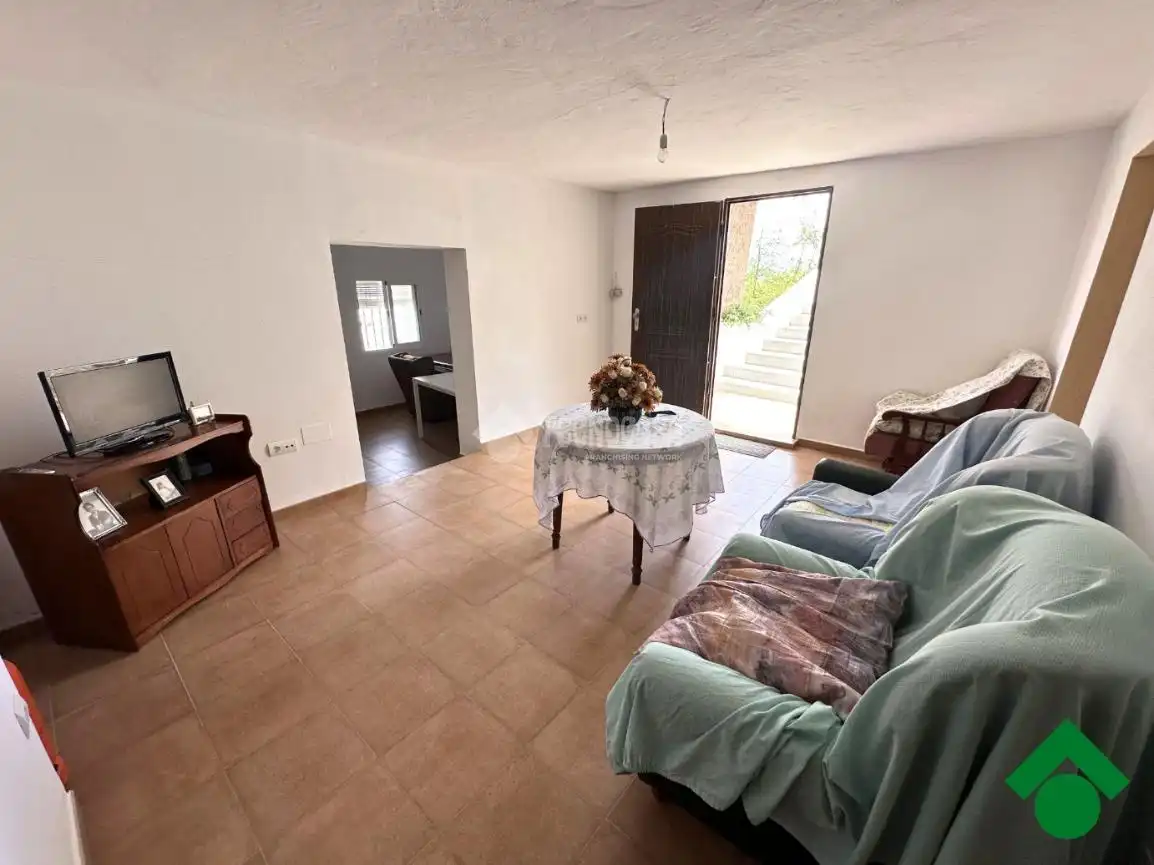 Sala d'estar de Casa adosada en venda en Álora amb Terrassa, Moblat i Balcó