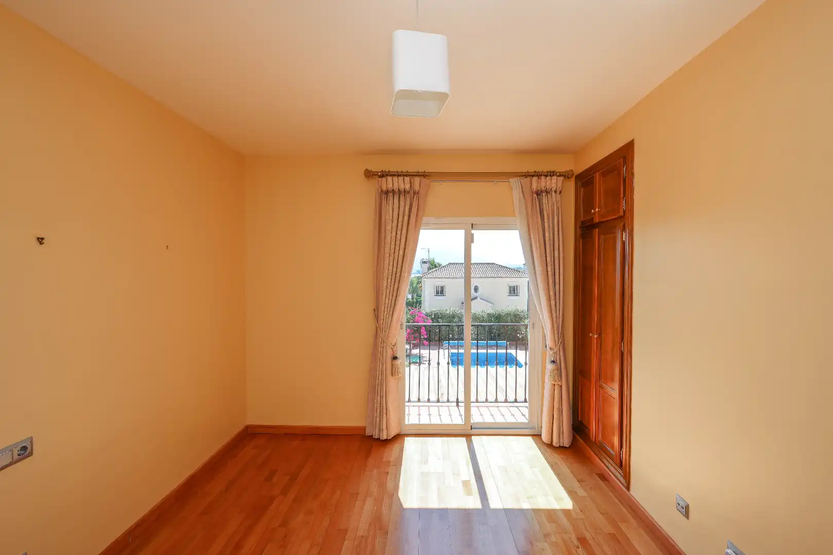 Bedroom of Houses for sale in Coín