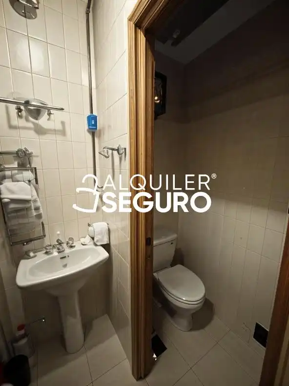 Badezimmer von Geschaftsraum zur Miete in Madrid