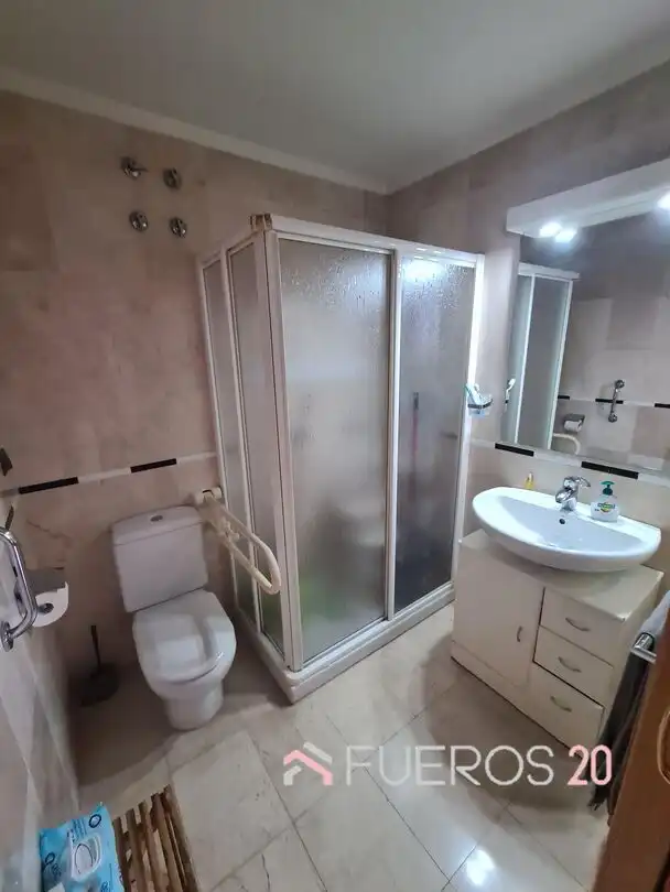 Badezimmer von Wohnung zum Verkauf in Barakaldo  mit Heizung und Möbliert