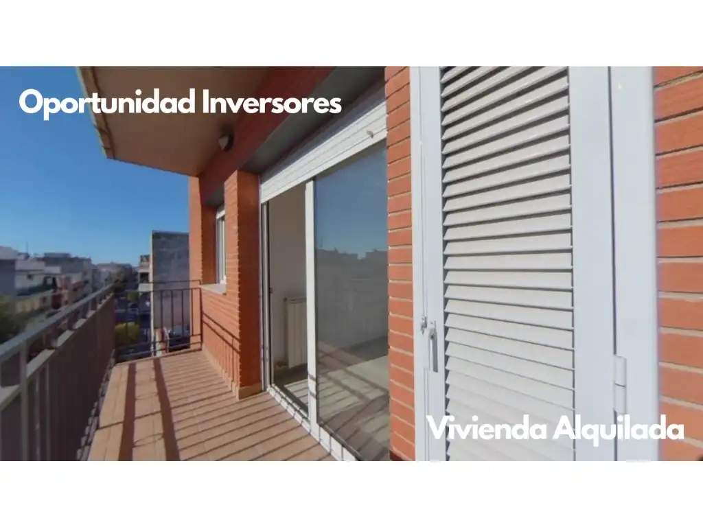 Piso con ascensor en venta en Calle Vint-I-U