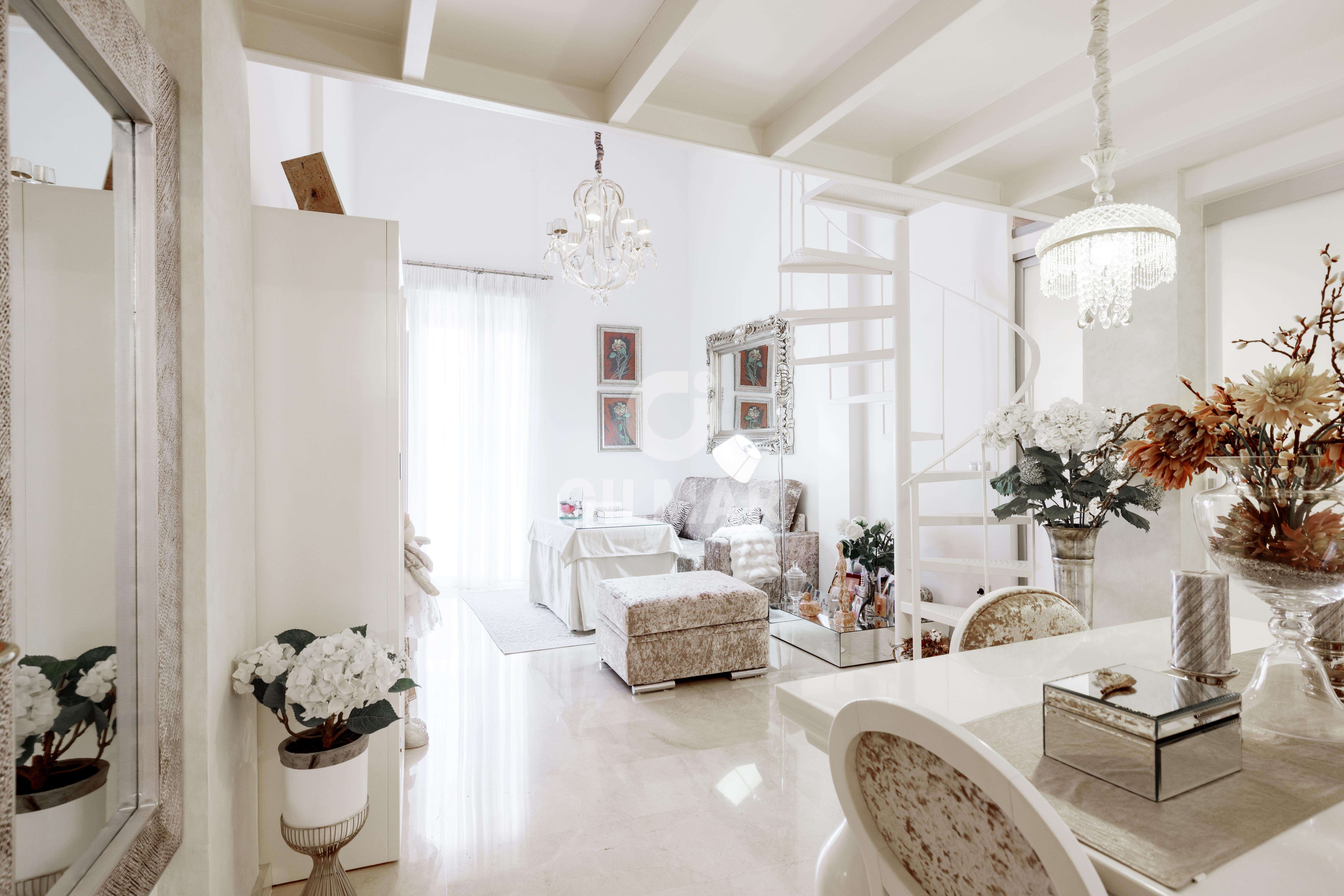 Living room of Flat for sale in  Sevilla Capital  with Storage room