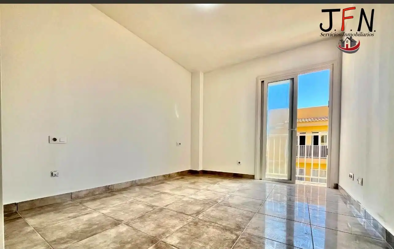 Vista exterior de Apartament en venda en La Oliva amb Jardí privat, Terrassa i Traster