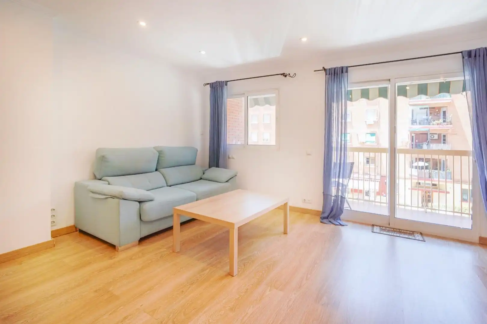 Sala de estar de Piso de alquiler en Valencia con Aire acondicionado, Calefacción y Terraza