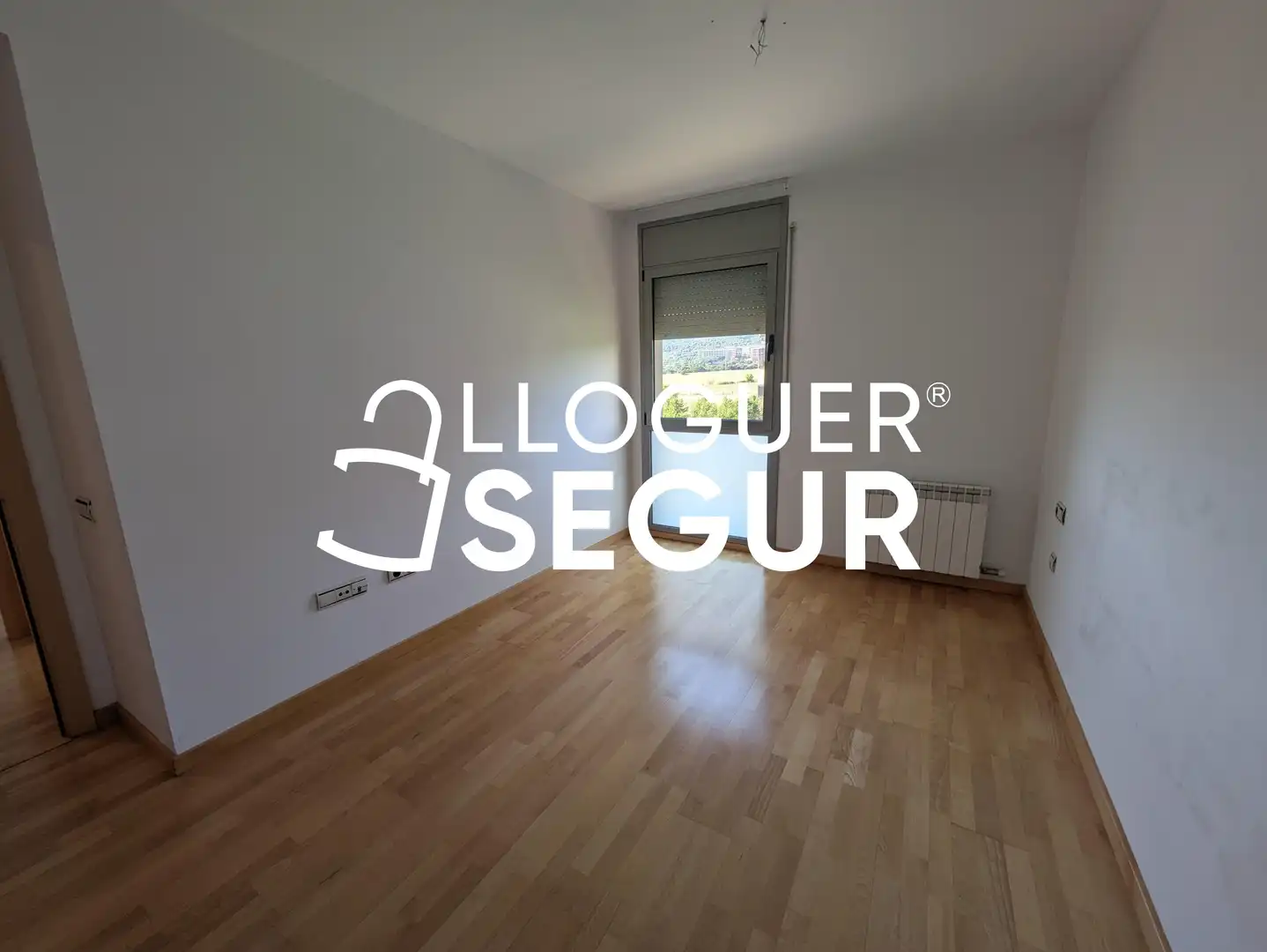 Bedroom of Flat for rent in Terrassa  with Air Conditioner and Heating