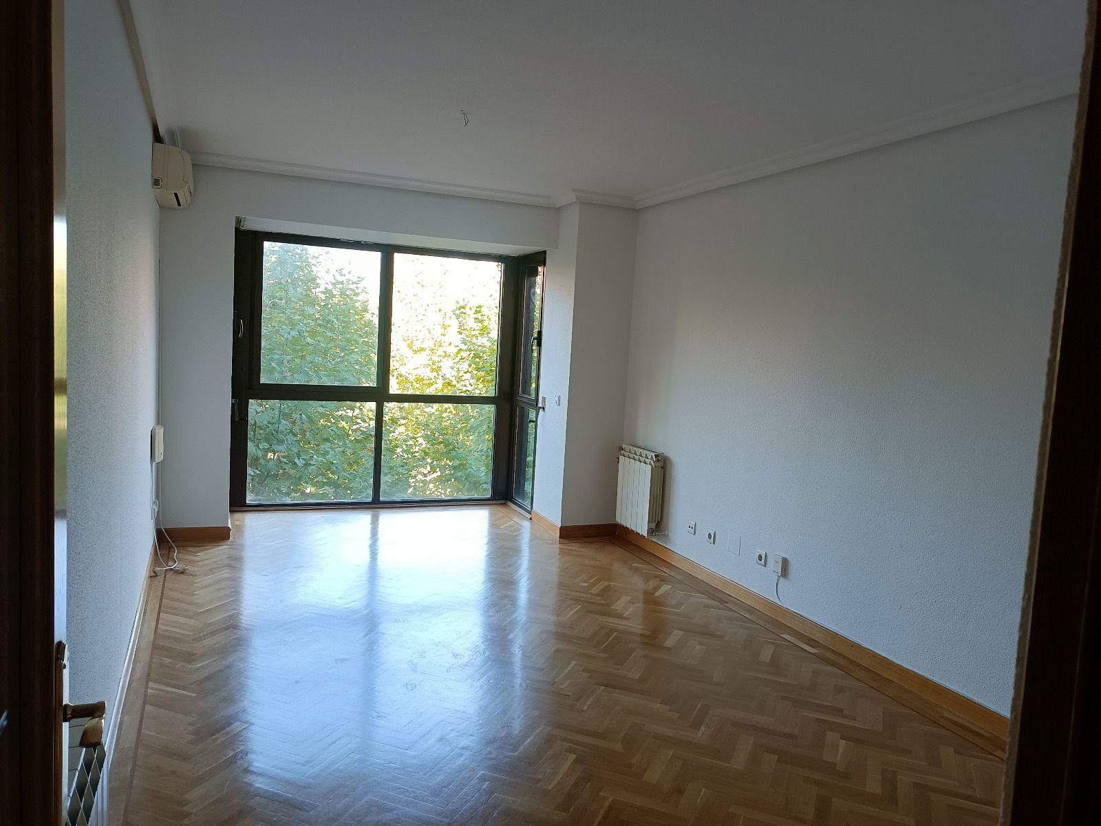 Bedroom of Flat to rent in  Madrid Capital  with Air Conditioner, Heating and Parquet flooring
