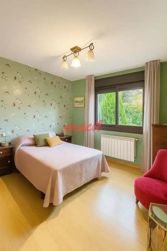 Habitación de Casa o chalet en venta en Ourense Capital  con Calefacción, Jardín privado y Terraza
