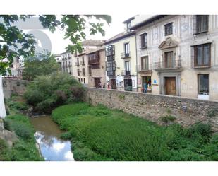Vista exterior de Pis en venda en  Granada Capital amb Calefacció, Moblat i Alarma